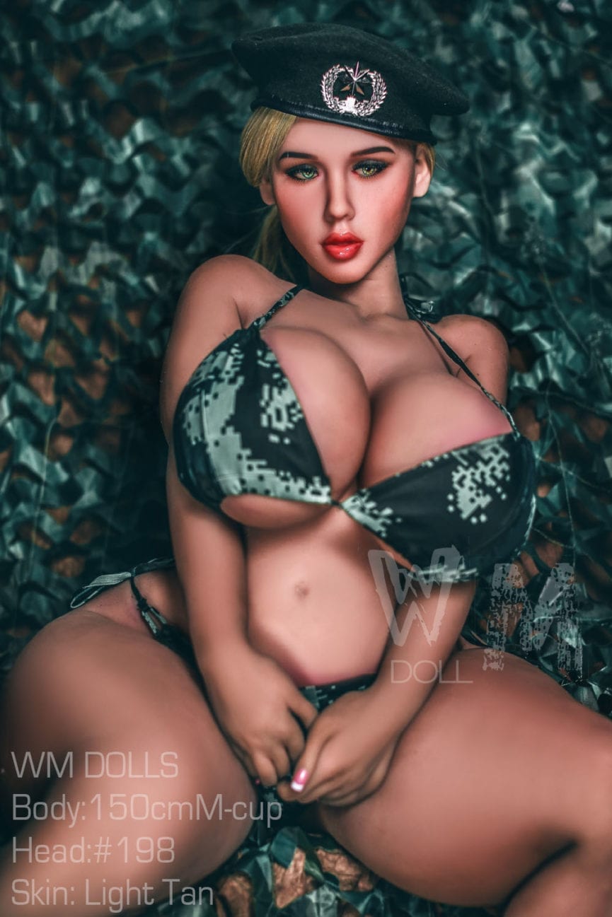 Klara - Curvy sex doll photoshoot
