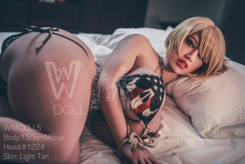 Bel - Curvy sex doll photoshoot